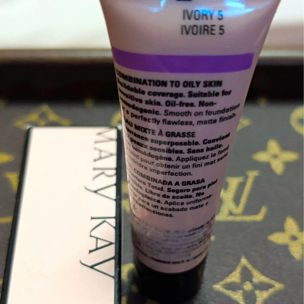 Mary Kay TimeWise Matte-Wear Liquid Foundation Ivory 5 Matte Oil-Free